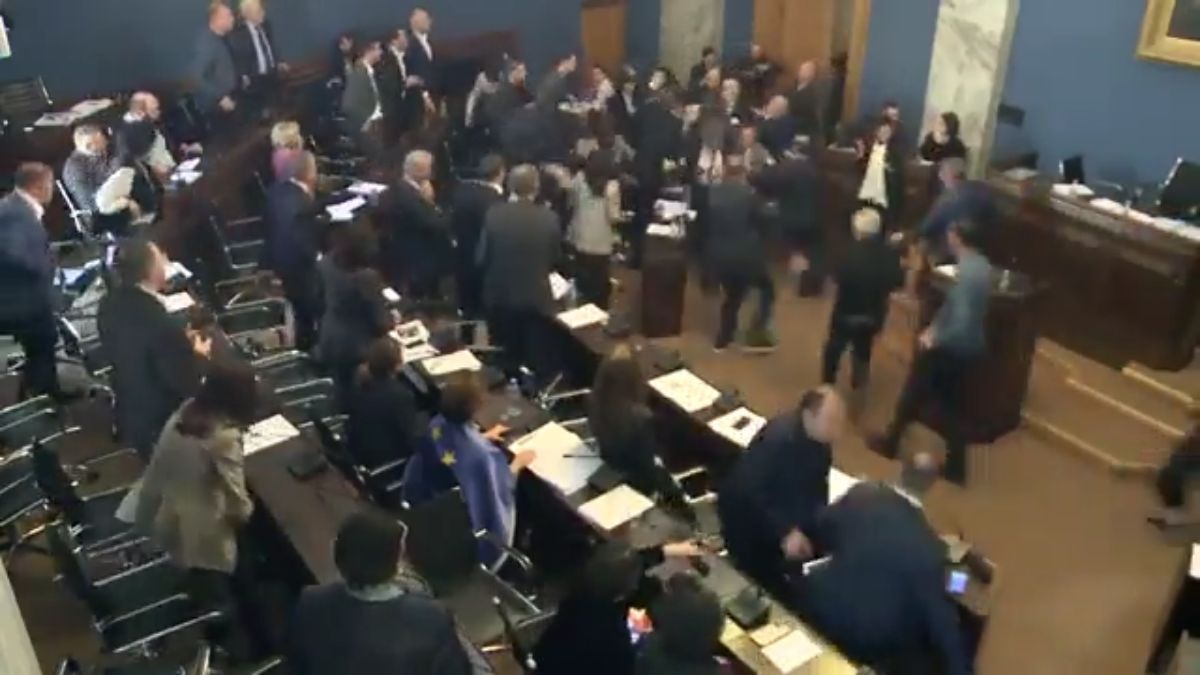 La tensión se generó luego que el gobierno local buscara la reintroducción del proyecto de ley sobre “influencia extranjera”.