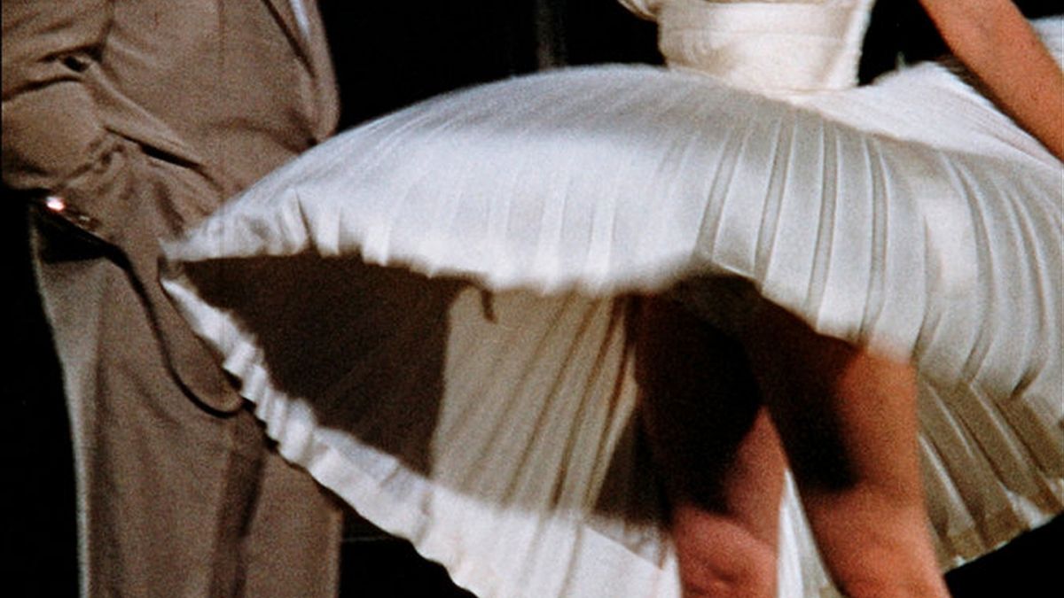 El momento en que se levantaba el vaporoso vestido.