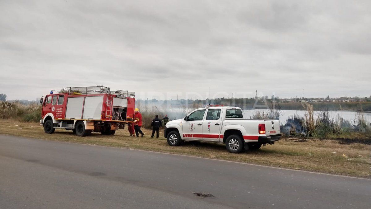 Quema de pastizales: esta vez, las llamas estuvieron a metros de la Circunvalación Oeste