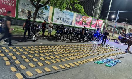 Secuestran 230 ladrillos de marihuana y dosis de cocaína en operativo realizado en Rosario Secuestran 230 ladrillos de marihuana y dosis de cocaína en operativo realizado en Rosario