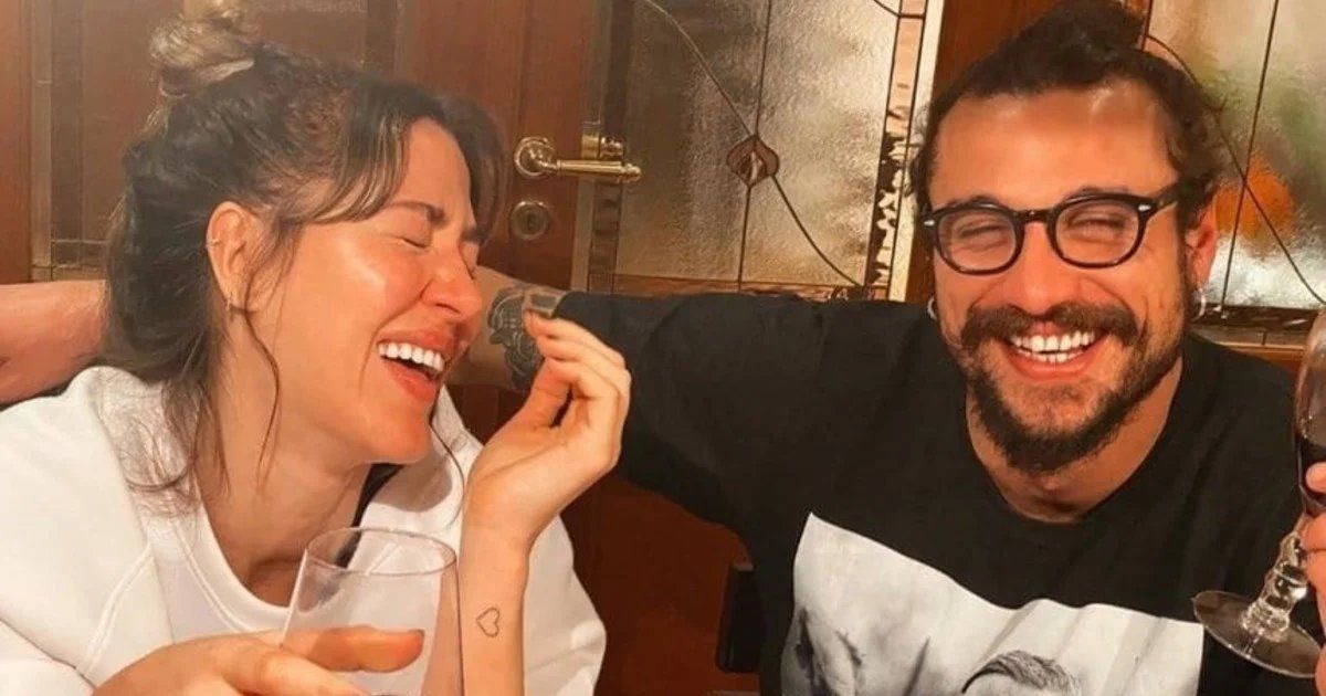 Jimena Barón junto a Daniel Osvaldo durante la cuarentena.