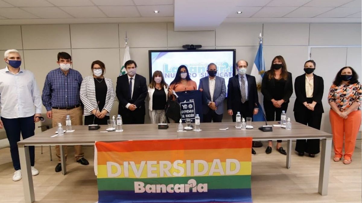 Ángeles Rojas se convirtió en la primera mujer trans en trabajar en el Banco Nación y en ser afiliada al sindicato La Bancaria.