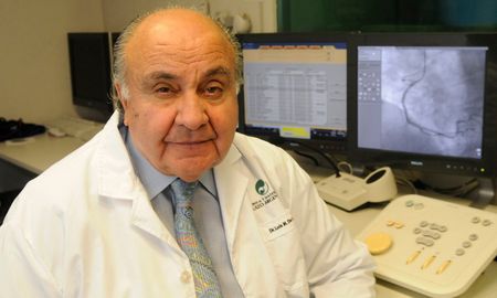 El cardiólogo argentino Luis de la Fuente, de 89 años, fue postulado como precandidato al Premio Nobel de Medicina. El cardiólogo argentino Luis de la Fuente, de 89 años, fue postulado como precandidato al Premio Nobel de Medicina.