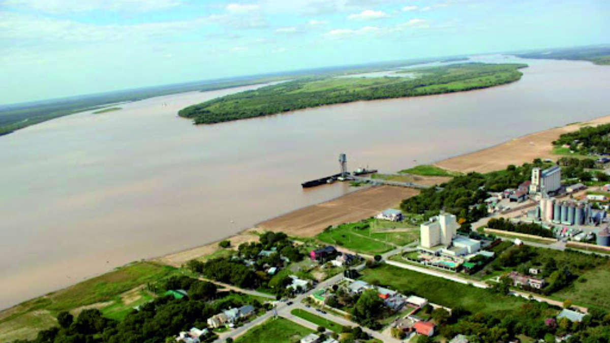 Ubicada a orillas del río Paraná, la ciudad de Ramallo es perfecta para el verano. Ubicada a orillas del río Paraná, la ciudad de Ramallo es perfecta para el verano.