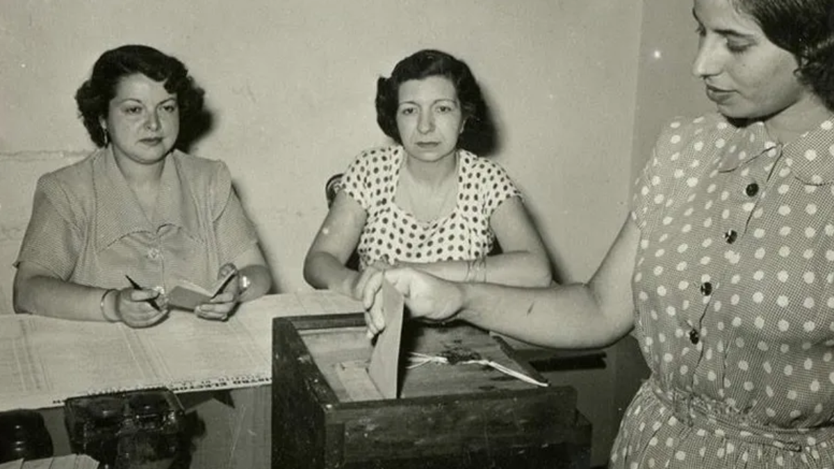 El 23 de septiembre de 1947, Argentina dio un paso histórico con la promulgación de la ley que otorgó a las mujeres el derecho al voto, un hito en la lucha por la igualdad de género.