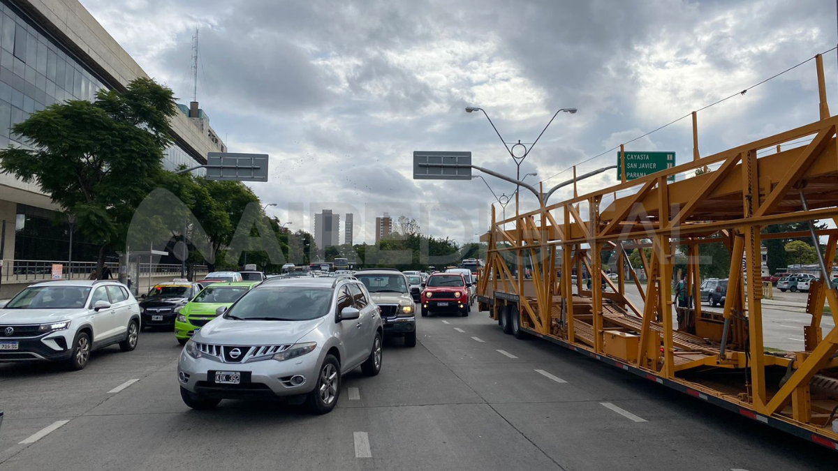 La manifestación se lleva a cabo en la avenida 27 de Febrero y Salta.