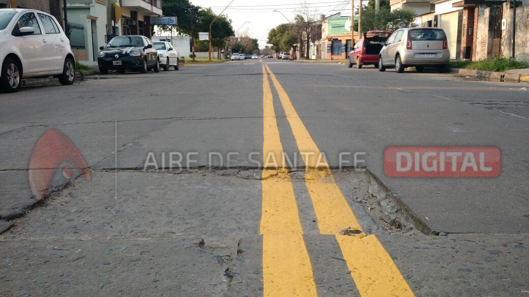 Insólito: en vez de arreglar los baches… los pintan!
