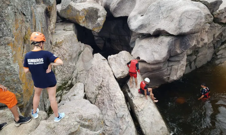 Dos turistas entrerrianos murieron ahogados en un balneario de Traslasierra. Dos turistas entrerrianos murieron ahogados en un balneario de Traslasierra.