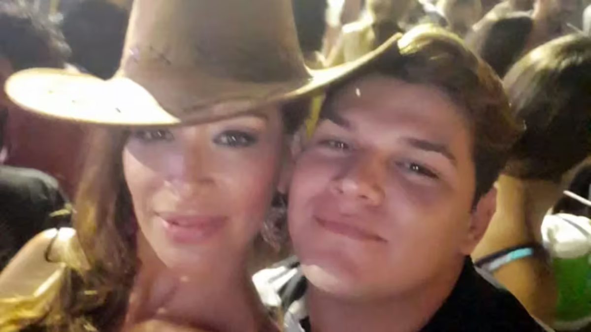 La Gata Noelia y Emmanuel de Gran Hermano son íntimos amigos. La Gata Noelia y Emmanuel de Gran Hermano son íntimos amigos.