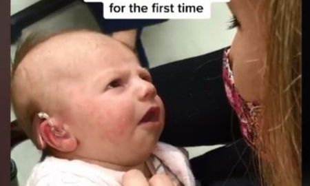 Emocionante video viral muestra la reacción de una bebé sorda al escuchar la voz de su mamá por primera vez. Emocionante video viral muestra la reacción de una bebé sorda al escuchar la voz de su mamá por primera vez.