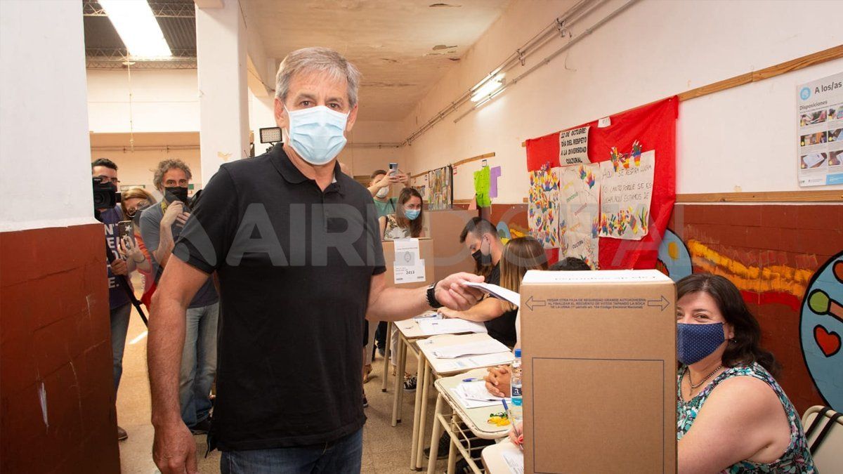 El intendente valoró el cambio de protocolo para facilitar el proceso en los centros de votación.