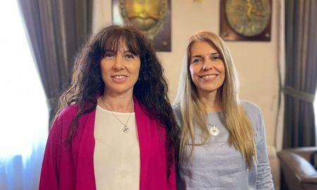 Laura Tarabella y Liliana Dillon, autoridades electas. Laura Tarabella y Liliana Dillon, autoridades electas.