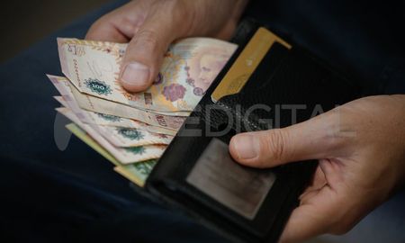 Elíndice de salarios se movió por debajo de la inflación en junio y en lo que vadel 2022 no alcanza a cubrir la suba de precios. Elíndice de salarios se movió por debajo de la inflación en junio y en lo que vadel 2022 no alcanza a cubrir la suba de precios.