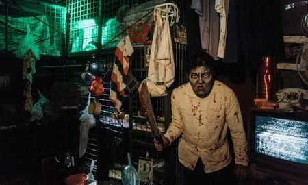un joven murio en una ?casa embrujada? de hong kong golpeado por un ataud un joven murio en una ?casa embrujada? de hong kong golpeado por un ataud