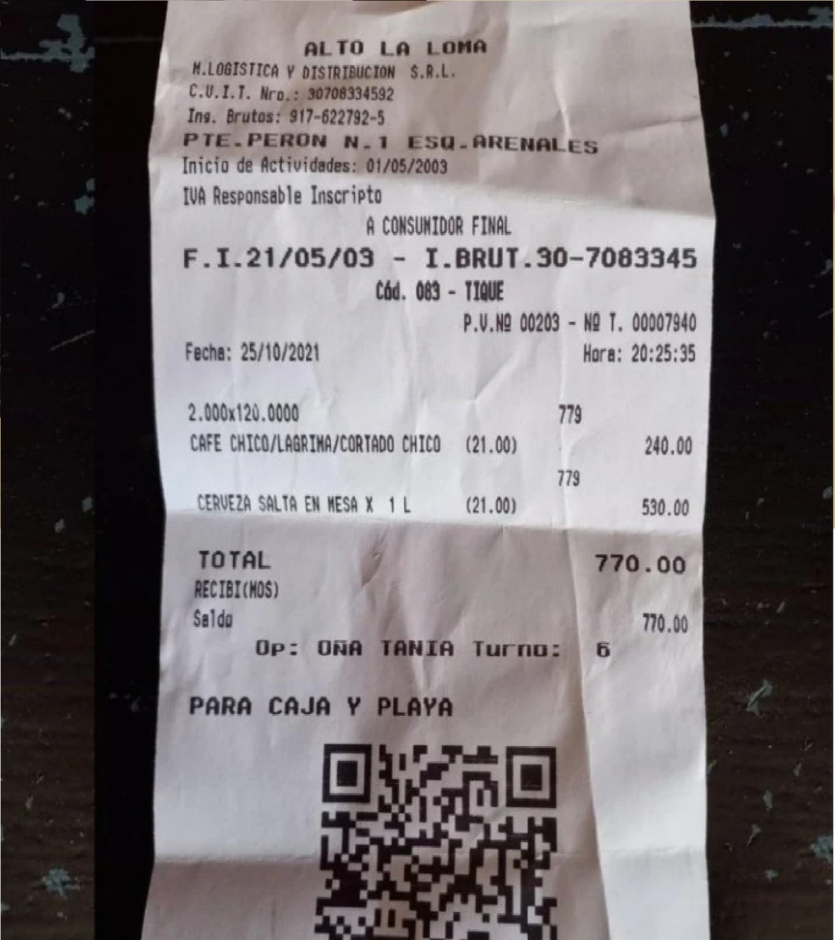 Le arrancaron la cabeza con el precio de una cerveza y se volvió viral