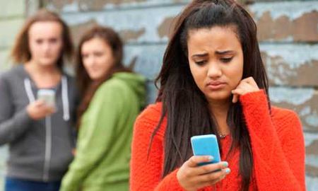 El excesivo uso de las redes sociales aumenta la depresión entre las adolescentes