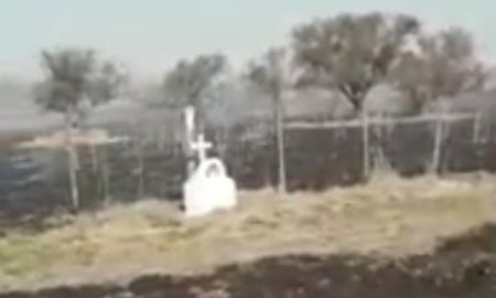 Consideran milagroso que un altar no se quemara durante un incendio de pastizales en Santa Fe Consideran milagroso que un altar no se quemara durante un incendio de pastizales en Santa Fe