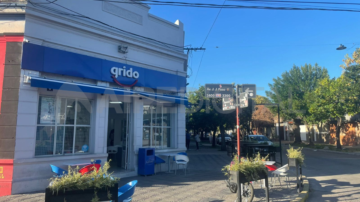 El hombre amenazó a las empleadas con un cuchillo, las encerraron en el baño y escaparon.