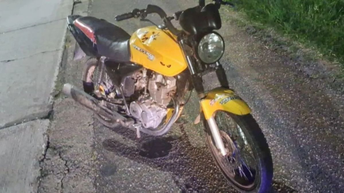 Una bebé de 6 meses perdió una pierna en un accidente en moto.