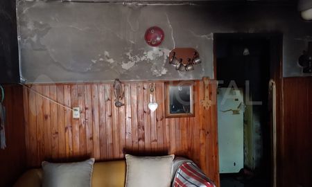 Las paredes del hogar de Leonarda quedaron negras por el hollín Las paredes del hogar de Leonarda quedaron negras por el hollín