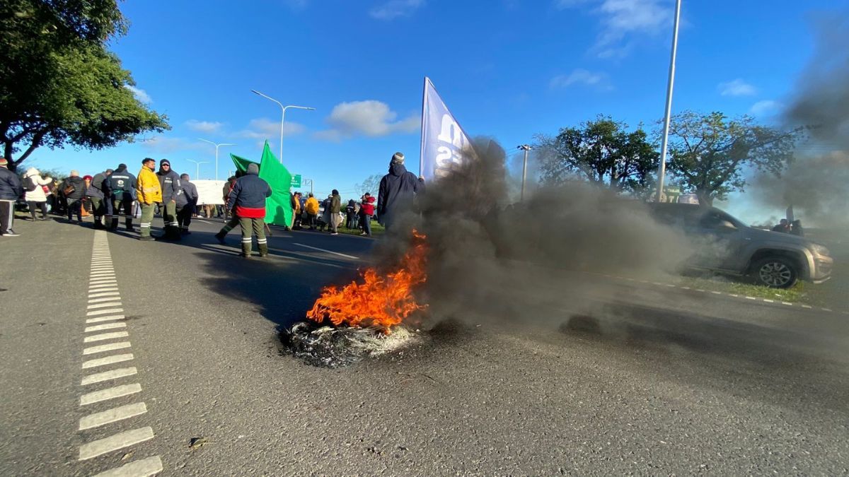 El corte en el acceso y egreso de Santa Fe comenzó minutos antes de las 9.30 y será alternado.