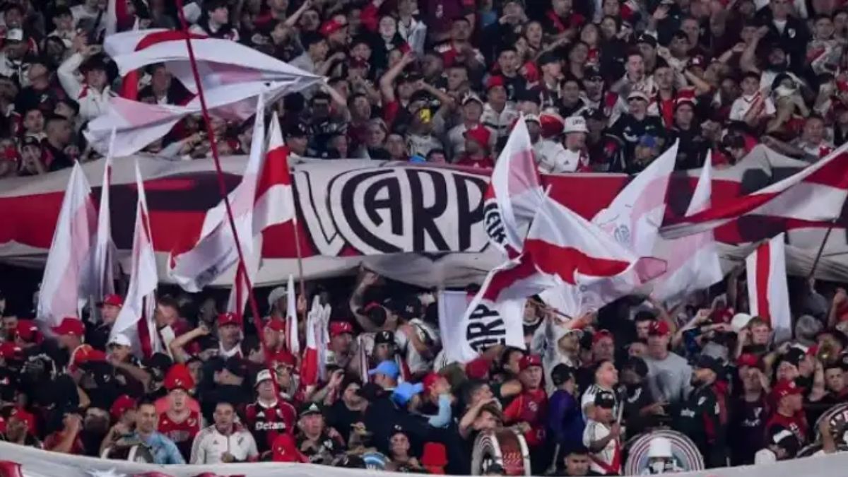 El hincha sufrió una descompensación en el acceso a la tribuna San Martín Baja luego de la eliminación de River en la Copa Sudamericana.