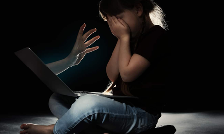El caso sucedió en una familia de Colastiné Norte, Santa Fe. Los abusadores manipularon a un chico de 14 años, para que fotografiara a su hermana de 10. El caso sucedió en una familia de Colastiné Norte, Santa Fe. Los abusadores manipularon a un chico de 14 años, para que fotografiara a su hermana de 10.