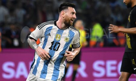 En Newells vuelven a ilusionarse con el posible regreso de Lionel Messi, luego del homenaje que recibió el mejor del mundo en Conmebol. En Newells vuelven a ilusionarse con el posible regreso de Lionel Messi, luego del homenaje que recibió el mejor del mundo en Conmebol.
