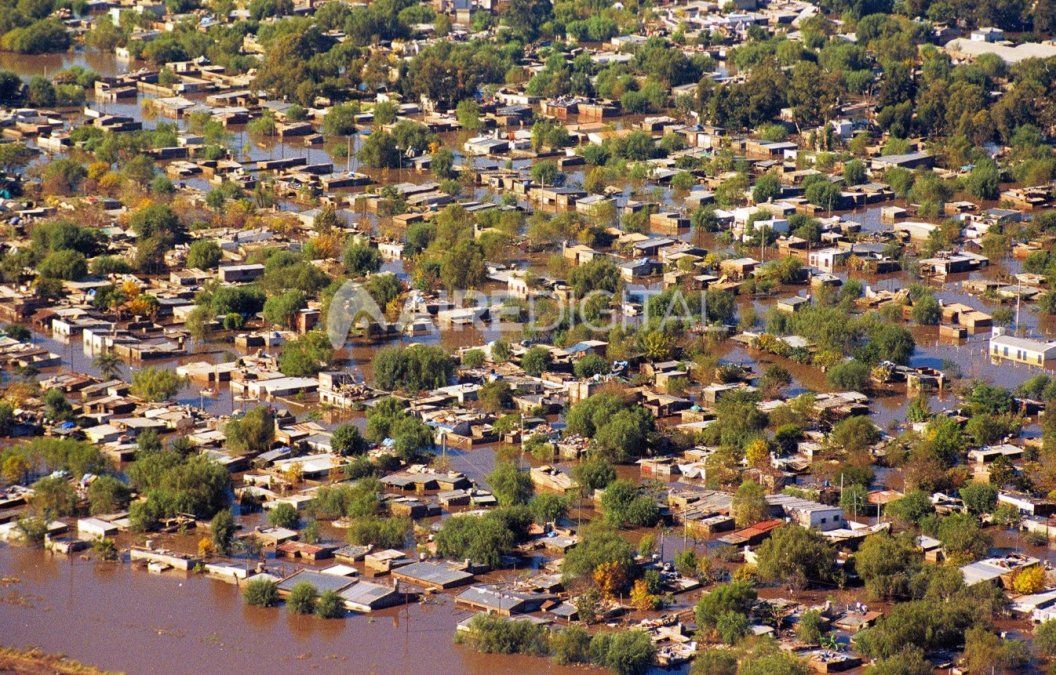 Los barrios del oeste de Santa Fe, como Santa Rosa de Lima y San Lorenzo, quedaron bajo agua.