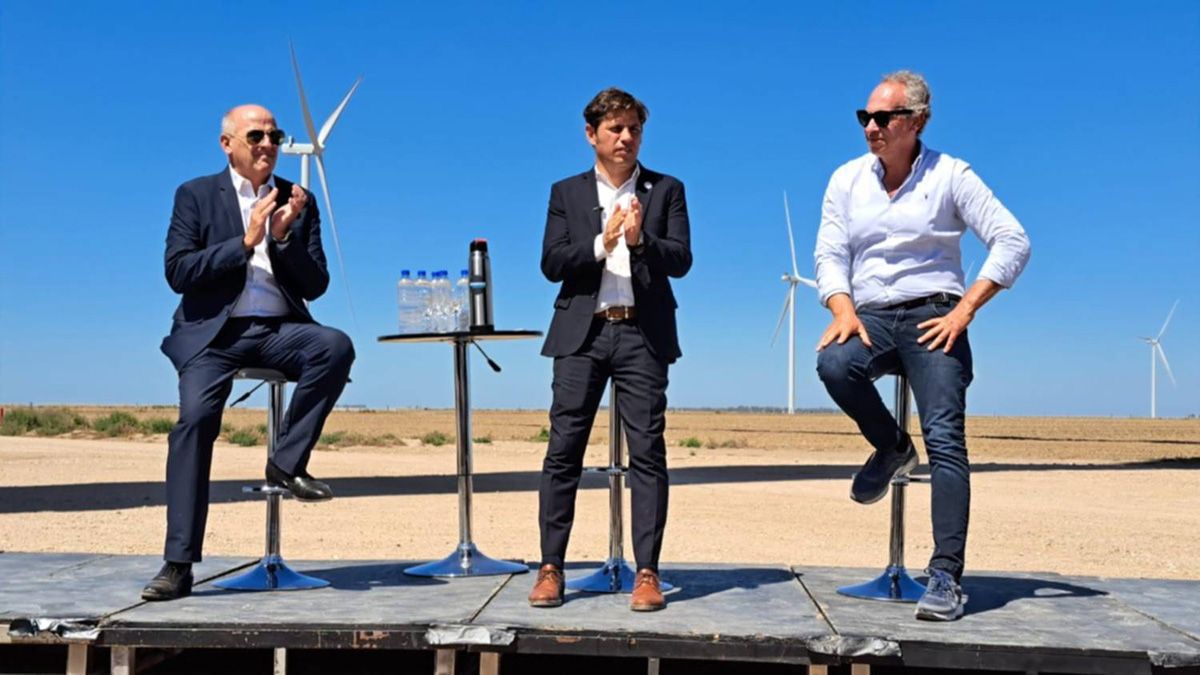 Hay muy pocas fotos del gobernador Kicillof con CEOs de primera línea pero pueden aparecer nuevas. Esta con Marcelo Mindlin fue hace dos años en la inauguración del Parque Eólico Pampa Energía IV, en Coronel Rosales. Hay muy pocas fotos del gobernador Kicillof con CEOs de primera línea pero pueden aparecer nuevas. Esta con Marcelo Mindlin fue hace dos años en la inauguración del Parque Eólico Pampa Energía IV, en Coronel Rosales.