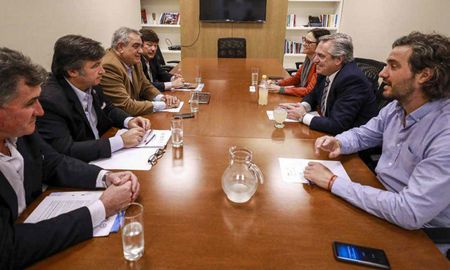 La reunión que mantuvo Fernández con la Mesa de Enlace tras ganar las PASO de 2019. La reunión que mantuvo Fernández con la Mesa de Enlace tras ganar las PASO de 2019.