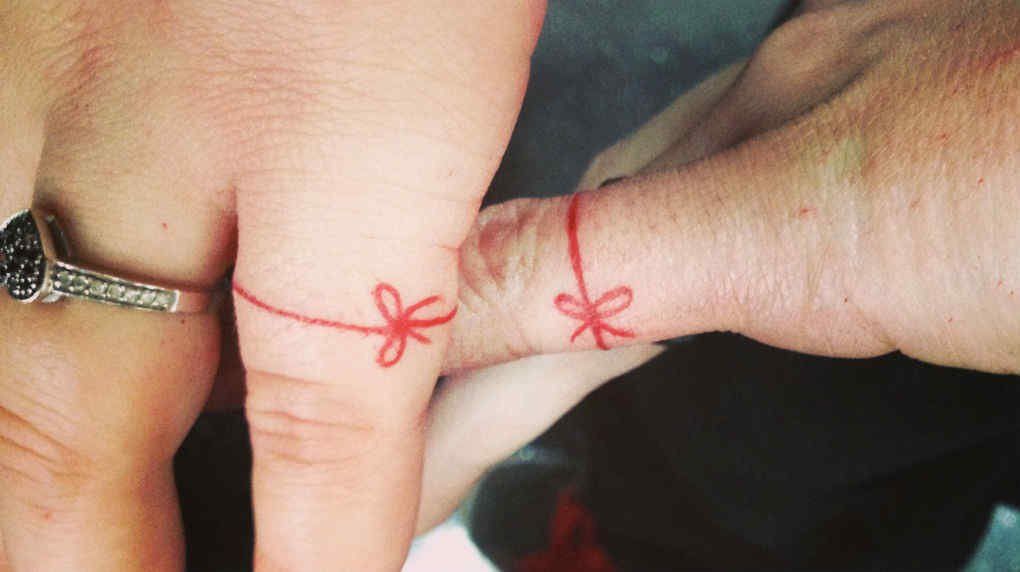 El origen mítico: un destino atado al meñique. El origen mítico: un destino atado al meñique.