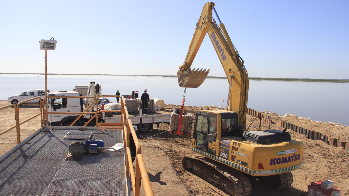 Gasoducto Gran Santa Fe: comenzó la perforación para el cruce de la Laguna Setúbal.
