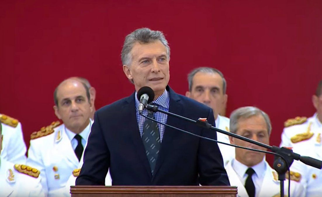 Macri sostuvo que las Fuerzas Armadas están hoy al servicio de la vida democrática del país