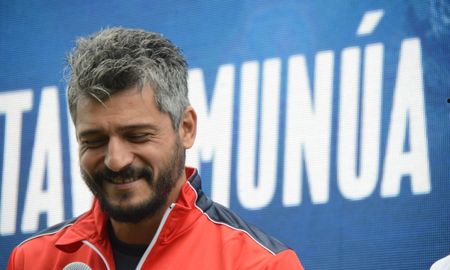Gustavo Munúa sucederá a Juan Manuel Azconzábal en Unión y tendrá su primera experiencia como entrenador en el fútbol argentino. Gustavo Munúa sucederá a Juan Manuel Azconzábal en Unión y tendrá su primera experiencia como entrenador en el fútbol argentino.