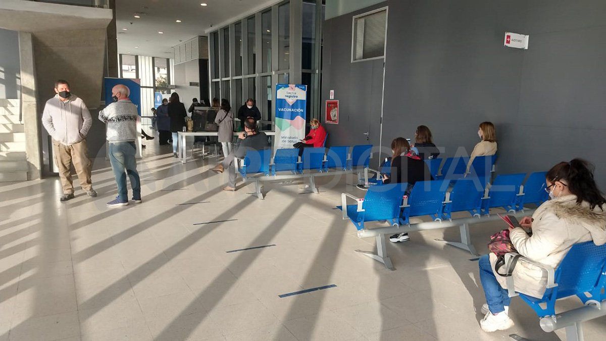 Este viernes vacunan a trabajadores de empresas funerarias en el Cemafé.