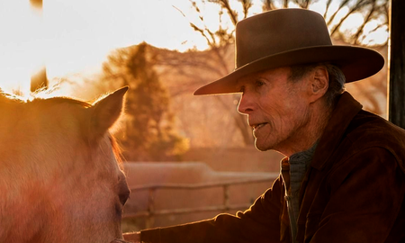 Durante la charla con el pequeño Rafa en Cry Macho, Clint Eastwood dice: Solía ser muchas cosas, que ahora no soy en una de sus películas más humanas y transparentes. Durante la charla con el pequeño Rafa en Cry Macho, Clint Eastwood dice: Solía ser muchas cosas, que ahora no soy en una de sus películas más humanas y transparentes.