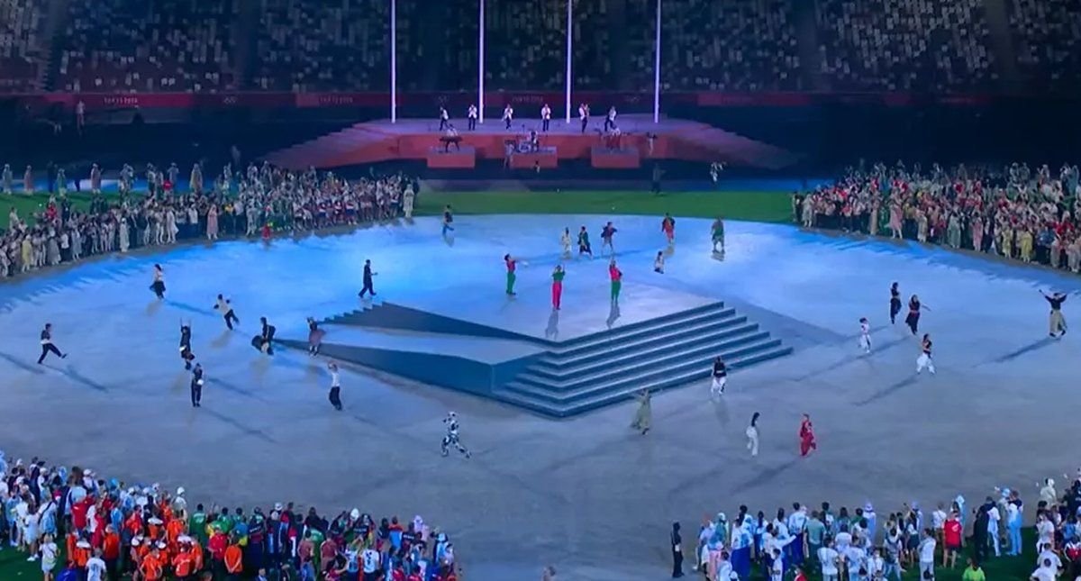 El despliegue en la ceremonia de clausura de los juegos olímpicos y el desfile de todas las delegaciones.