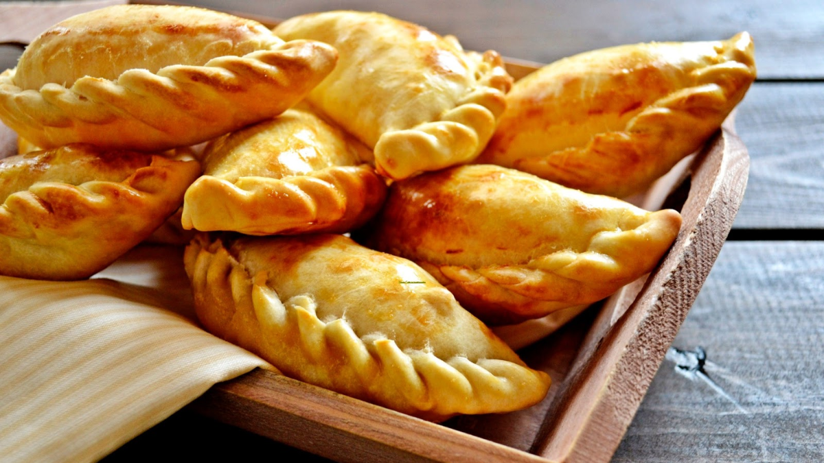 Cómo hacer empanadas de pollo y salsa blanca en casa: la receta