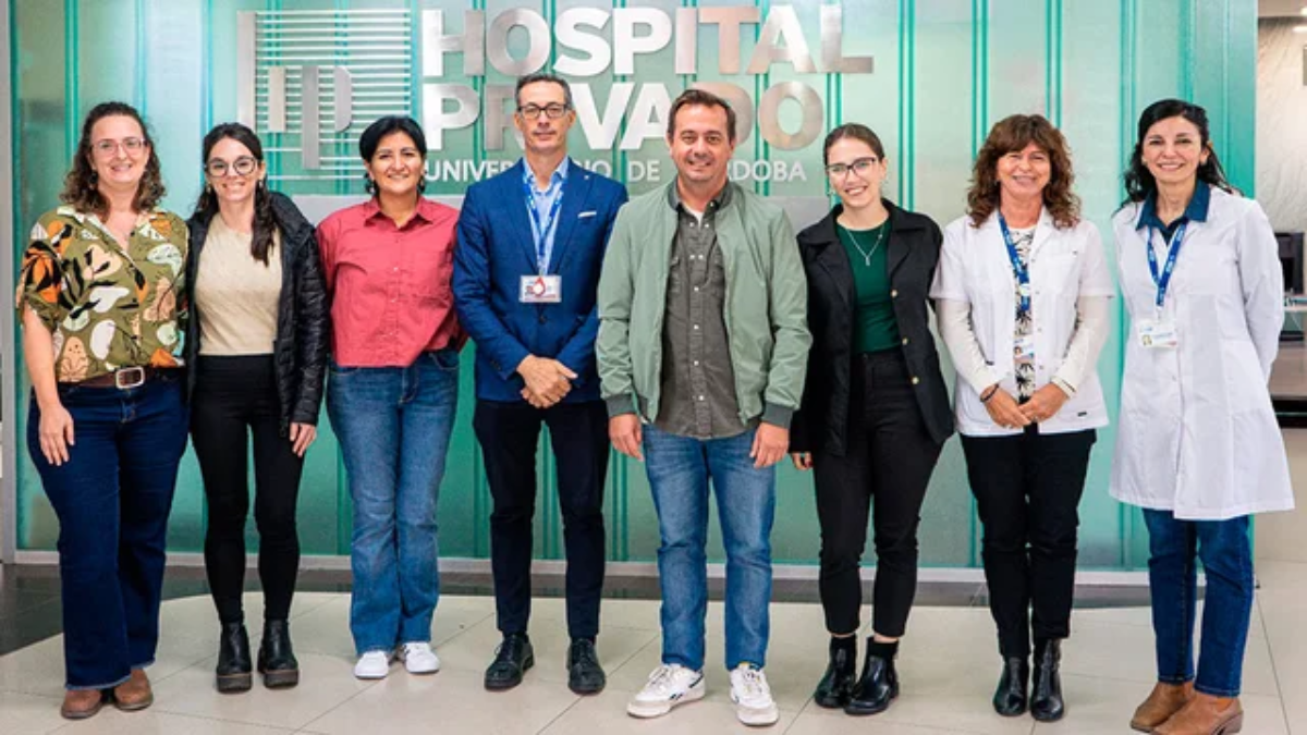 Juan Pablo Petiti, Liliana Sosa, Natacha Zlokowski, Gilda Mezger y Erica Faure, del INICSA (CONICET-UNC), con médicos del Hospital Privado Universitario de Córdoba: Laura Anahí Cecenarro, Juan De Battista y Patricia Calafat. Juan Pablo Petiti, Liliana Sosa, Natacha Zlokowski, Gilda Mezger y Erica Faure, del INICSA (CONICET-UNC), con médicos del Hospital Privado Universitario de Córdoba: Laura Anahí Cecenarro, Juan De Battista y Patricia Calafat.
