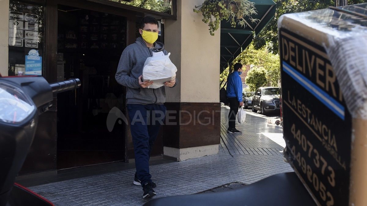 Los gastron&oacute;micos se&ntilde;alan que el delivery y el "take away" no son suficientes para sostener el funcionamiento de los comercios.