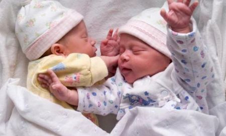 Ella dio a luz a gemelos ¡con 12 días de diferencia!