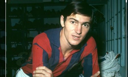 El Lobo Fisher, con la camiseta de San Lorenzo. El Lobo Fisher, con la camiseta de San Lorenzo.