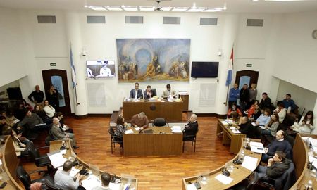 municipio en rojo: el concejo aprobo la readecuacion del presupuesto pedida por corral