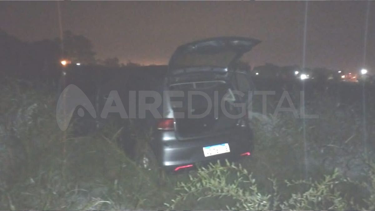 El coche fue encontrado abandonado este viernes a la madrugada en un descampado de Sauce Viejo.