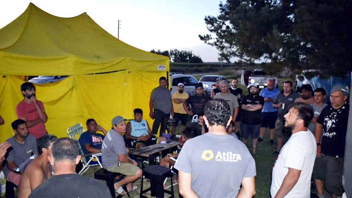 Despiden a todos los empleados que bloquearon una empresa láctea: La relación está rota