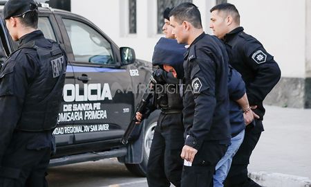 a un mes del crimen de julio cabal, los caminos conducen a las prendas de vestir del imputado a un mes del crimen de julio cabal, los caminos conducen a las prendas de vestir del imputado