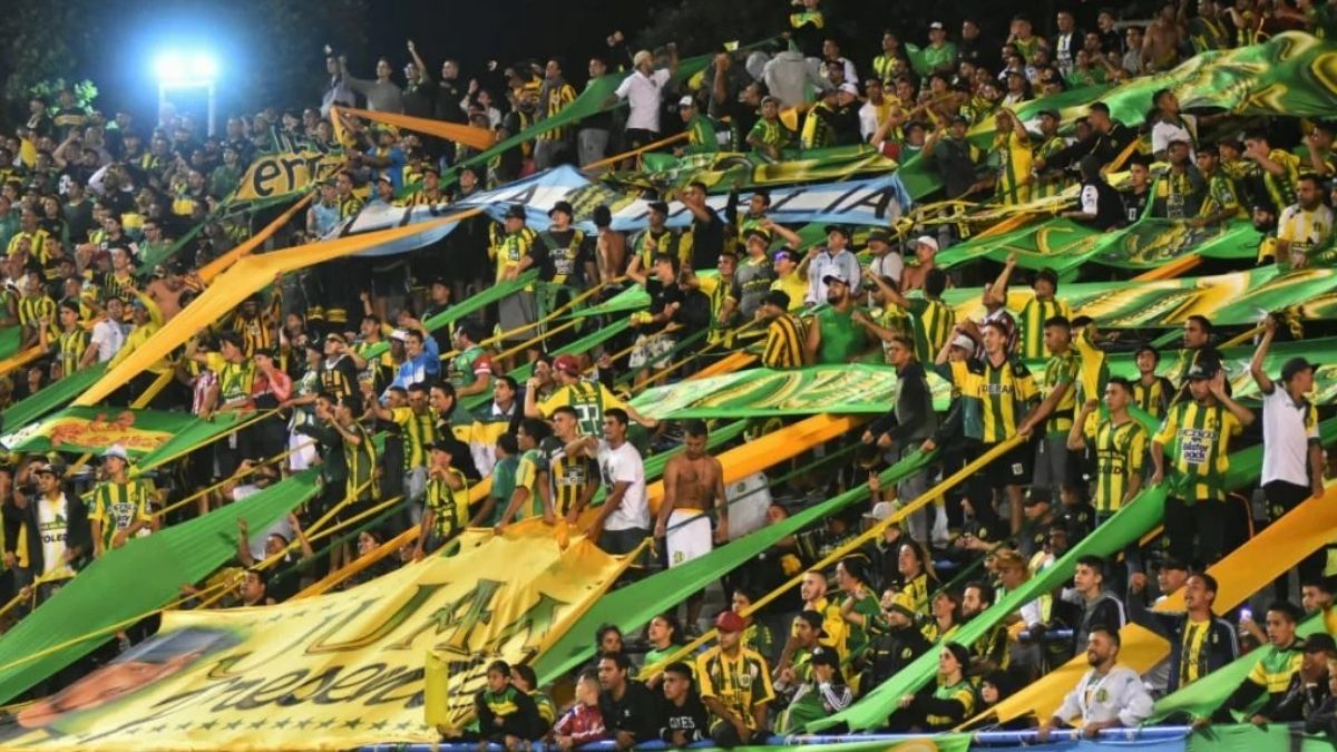 La hinchada de Aldosivi. La hinchada de Aldosivi.