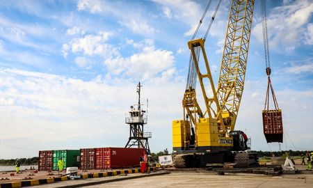 El Puerto de Santa Fe está ubicado en un nodo estratégico de la Región Centro. El Puerto de Santa Fe está ubicado en un nodo estratégico de la Región Centro.