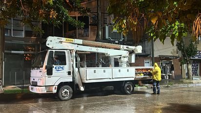 Tormenta y cortes de luz en Santa Fe: cuáles son las zonas afectadas en las que trabaja la EPE
